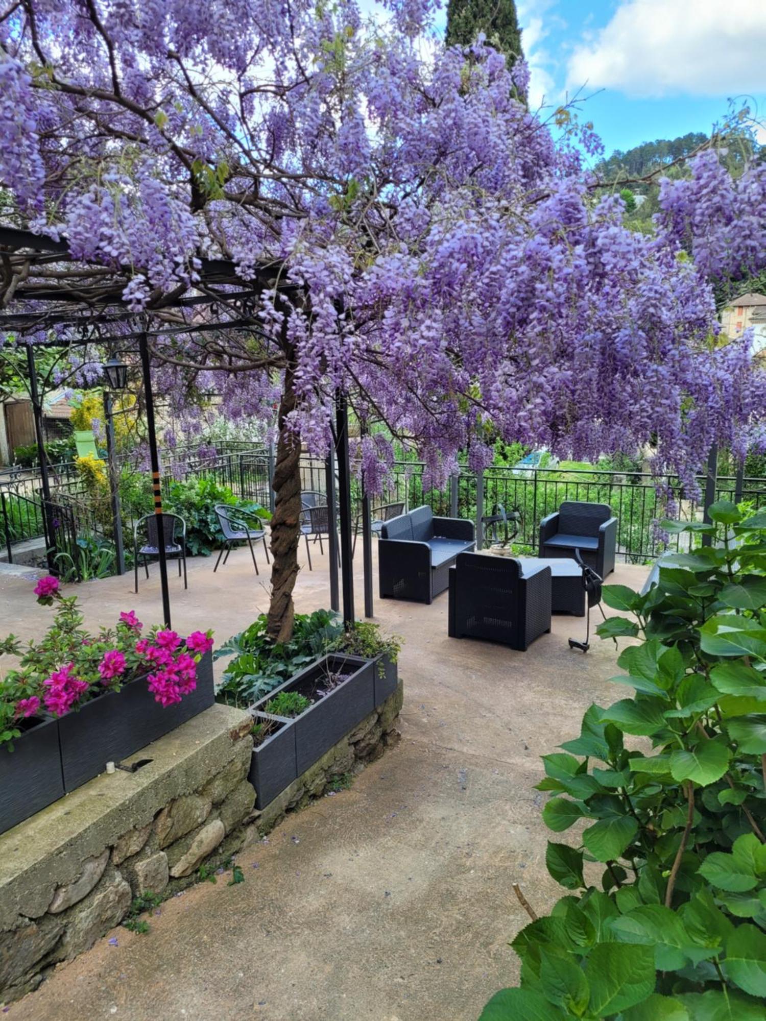 Hotel Restaurant Les Touristes Vals-les-Bains Exterior foto